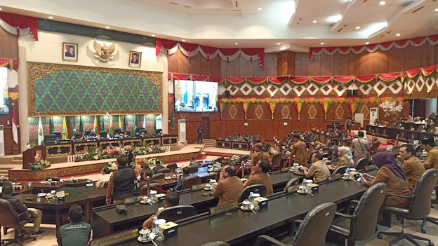 Tak Dibacakan di Rapat, DPRD Riau Serahkan Pandangan Fraksi Terhadap Ranperda PPPA
