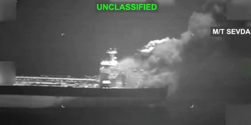 AS Tembak 2 Kapal Tanker Iran di Teluk Oman