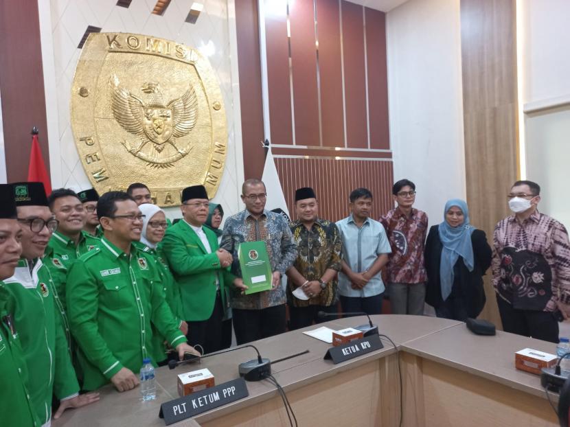 PPP Serahkan Dokumen Pergantian Ketua Umum ke KPU