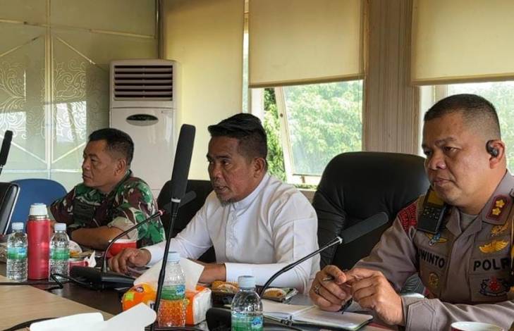 Tinggi Air di Jalintim Pelalawan Stagnan, Hanya Bisa Dilewati Mobil Besar