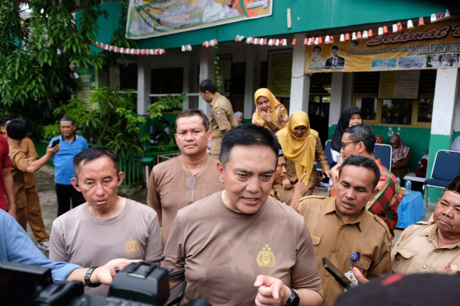 Dalam Rangka Hardiknas, Sukacita Murid SD 143 dan SD 77 Dikunjungi Kapolda dan Danrem