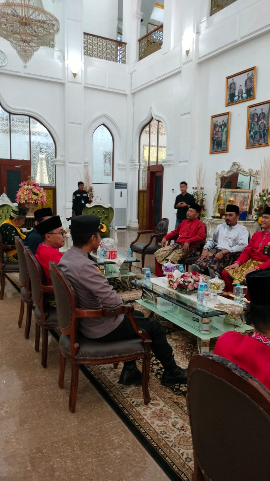 Staf Ahli Bupati Meranti Hadiri Penganugerahan Gelar Adat Bupati dan Wabup Bengkalis