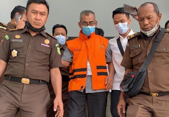 Dituntut 8,5 tahun, Mantan Bupati Kuansing Mursini Minta Bebas