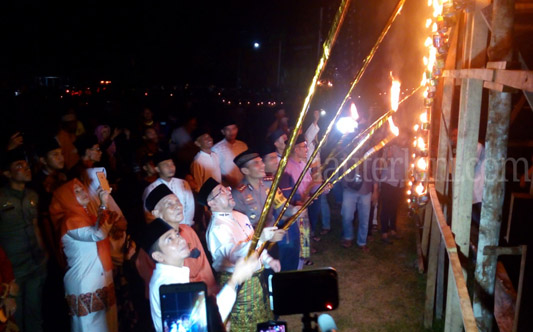 Sekda Bengkalis H. Bustami Buka Festival Lampu Colok 2018