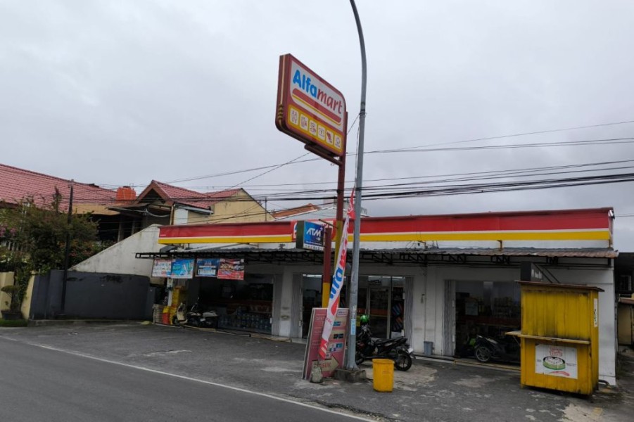 Membasuh Jejak Peluit: Menikmati Udara Bebas Parkir di Pelataran Ritel Pekanbaru