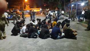 Patroli Satpol PP Pekanbaru, Puluhan Pasang Muda Mudi Bahkan Ada Siswa SMA Terjaring di Area Gelap Stadion Utama Riau