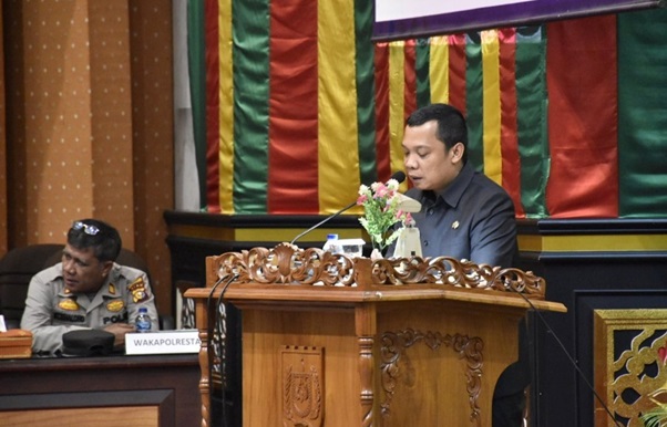 Rapat Paripurna DPRD, Pj Walikota Pekanbaru Sampaikan LKPj Tahun Anggaran 2022