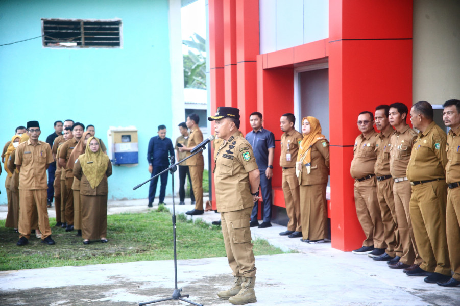 Plt Bupati Asmar Apel Bersama Seluruh Staf RSUD Meranti