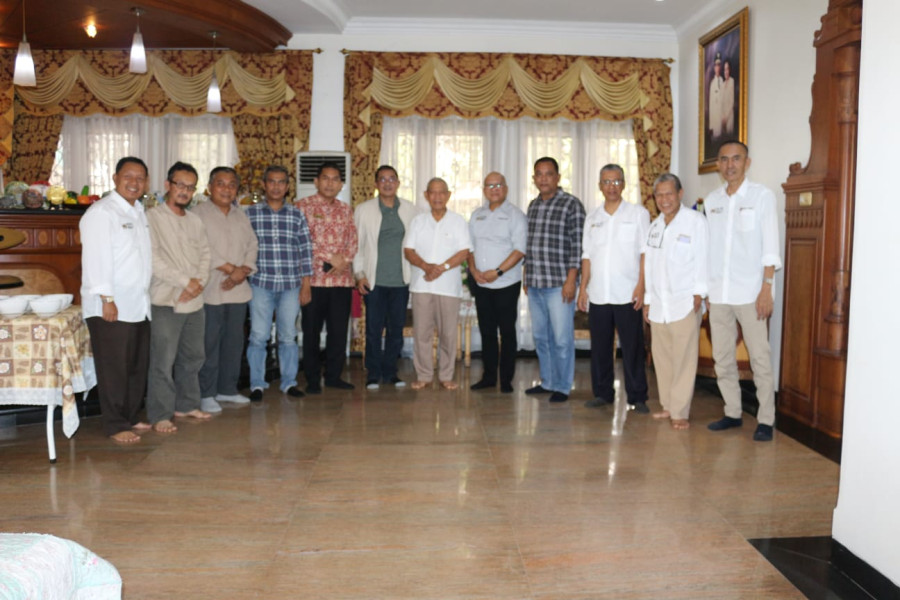 Rangkaian Kegiatan HPN 2024, Pengurus PWI Riau Anjangsana ke Kediaman Mantan Gubri Saleh Djasit