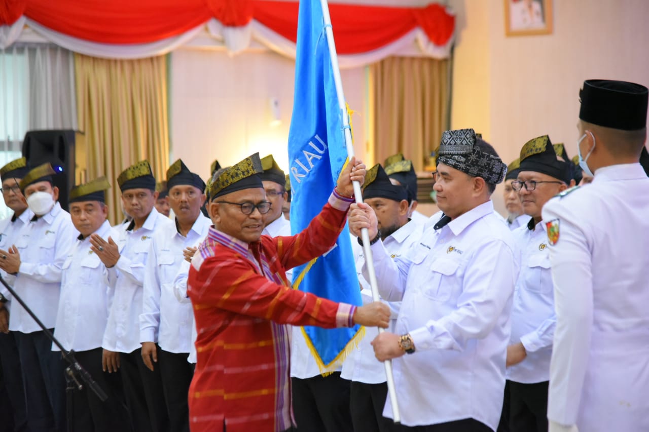 Ketua PWI Pusat Lantik Pengurus PWI Provinsi Riau Masa Bakti 2022-2027