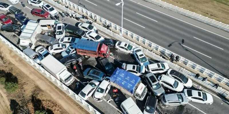 11 Truk Pemadam dan 66 Petugas Penyelamat Dikerahkan dalam Insiden Tabrakan Massal di China