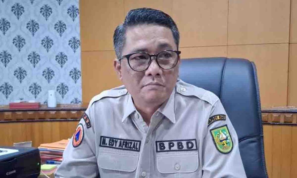 Hadapi Musim Hujan: Riau Siagakan 2 Eskavator Amfibi dan 6 Motor Greder di Lokasi Rawan Bencana