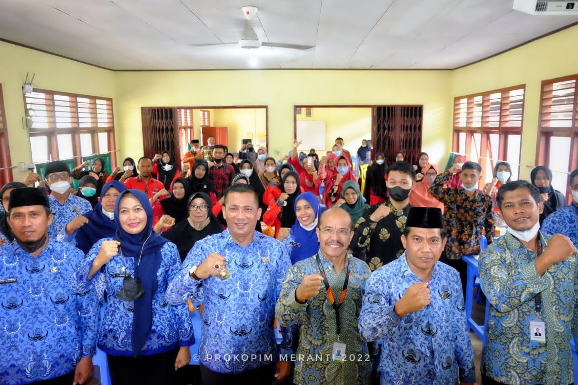 Pelantihan Teknologi Pembelajaran Bahasa Ingris, Bupati HM Adil Mintak Guru Ambil Cepat Momen ini