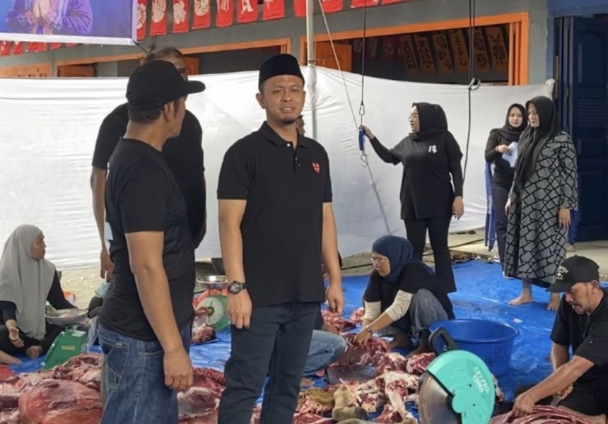 Tebar Kepedulian, Demokrat Riau Potong 3 Sapi Kurban untuk Warga Pekanbaru