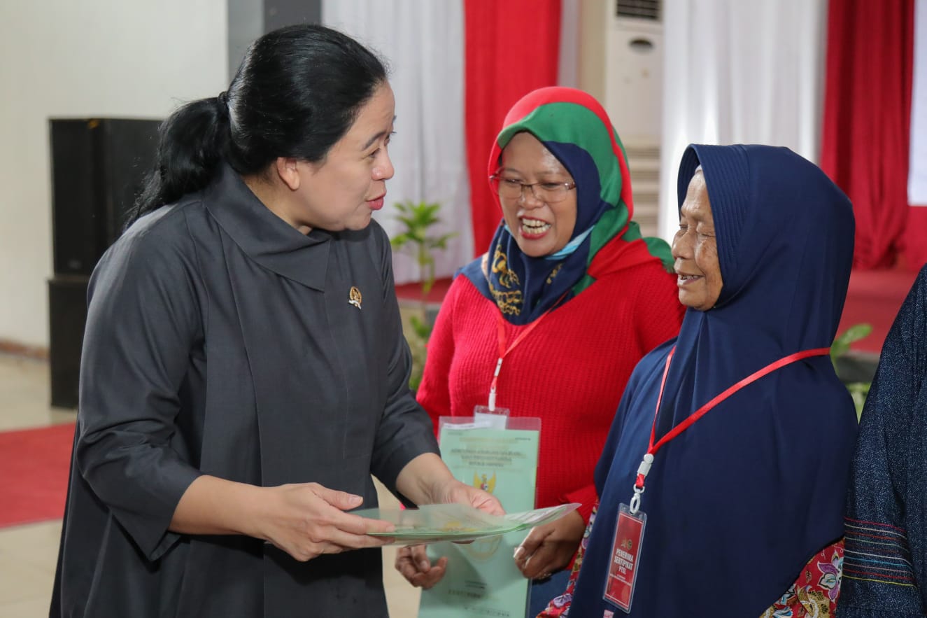 Di Acara Pembagian Sertifikat Tanah, Puan Ingatkan Jangan Ada Pungli dan Biaya Siluman