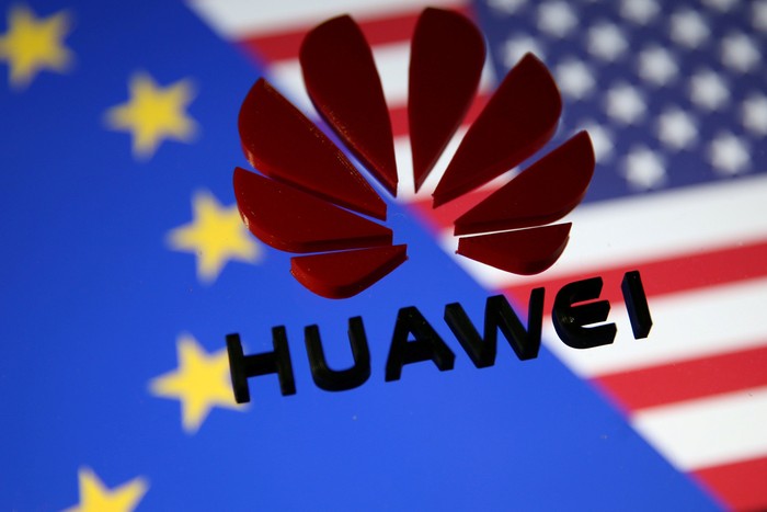 Gedung Putih akan Larang Kontraktor Pakai Produk Huawei
