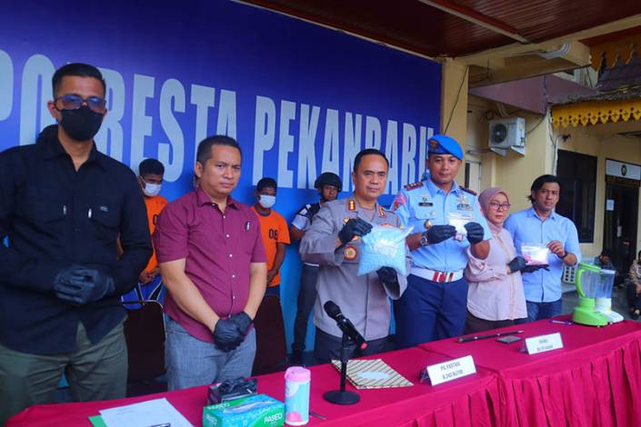 Polresta Pekanbaru Musnahkan 8.240 Ekstasi dan 89,79 Gram Sabu