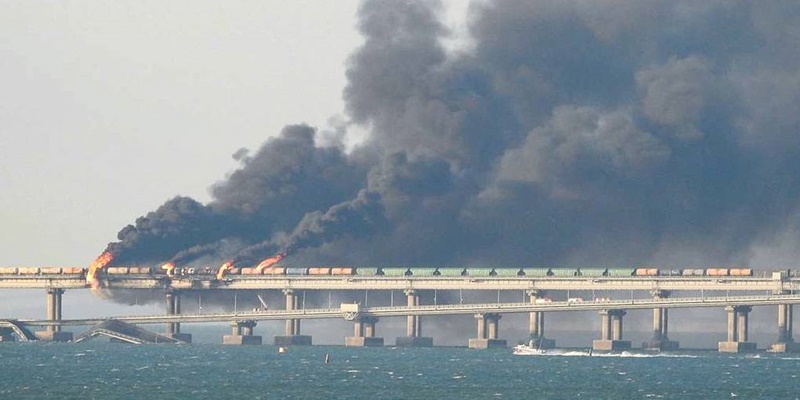 Salahkan Ukraina, Putin Murka Jembatan Kerch Diledakkan: Ini Tindakan Terorisme!