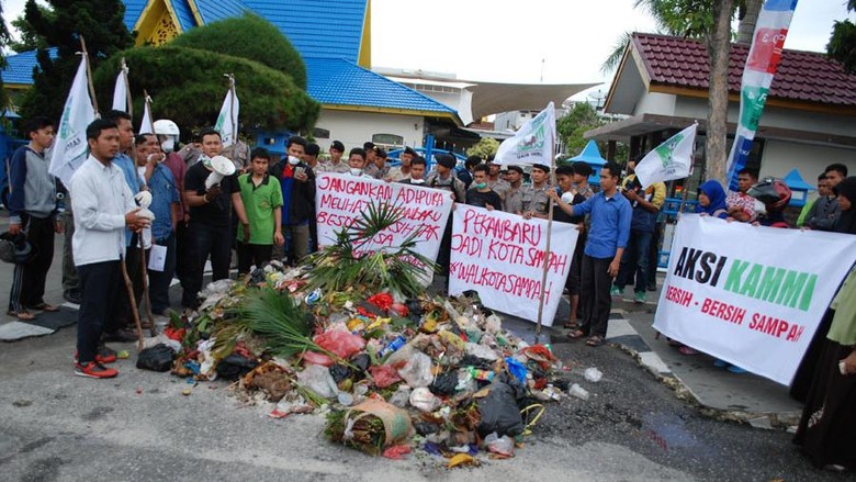 Perusahaan Kontraktor Pengangkut Sampah Pekanbaru PT MIG Janji Bayar Tunggakan Gaji Buruhnya Besok