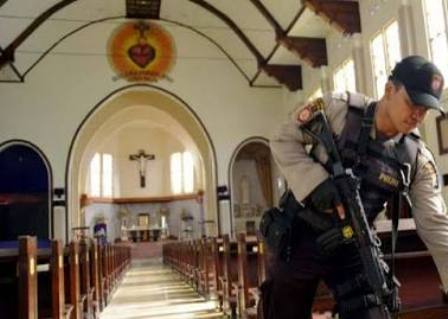 Bungkusan Mencurigakan di Gereja Hang Tuah Diamankan Brimob Polda Riau