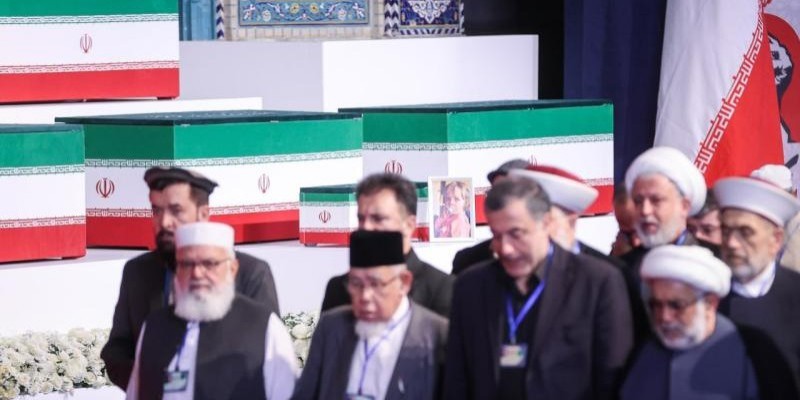 Pemimpin Tertinggi Iran Mojtaba Khamenei Absen di Pemakaman Ayahnya
