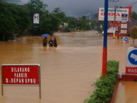 Banjir Pangkalan, Jalan Sumbar-Riau Putus, Pintu PLTA Koto Panjang Dibuka