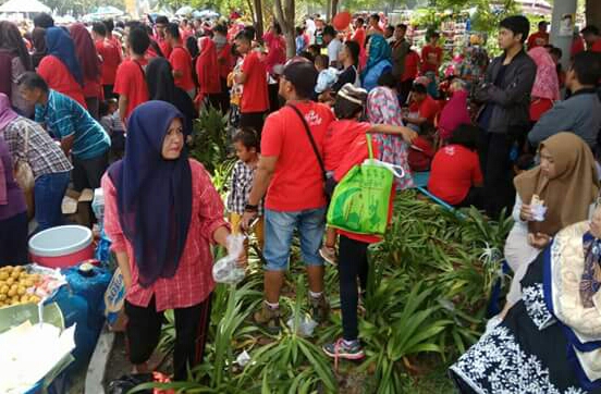 Acara Gerak Jalan 18 Tahun Alfamart di Pekanbaru Bikin Rusak Taman dan Bunga Lokasi Kegiatan