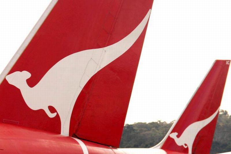 Pesawat Qantas Mendarat Darurat Setelah Terdengar Bunyi Keras