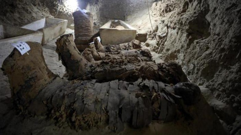 Arkeolog Temukan 17 Mumi di Kuburan Kuno Mesir