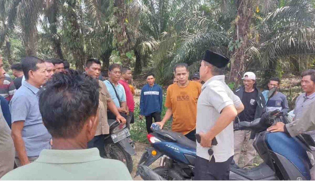 Masyarakat Adat Kampar Duduki Kantor Koperasi, Tuntut 1.446 Hektare Lahan