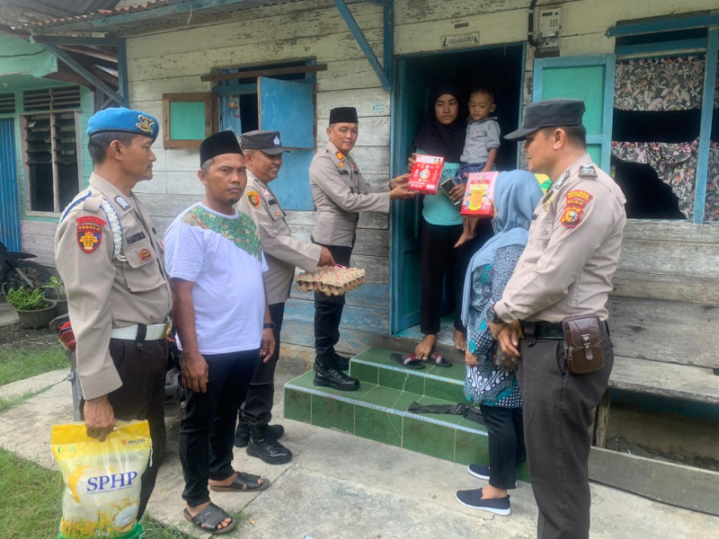 Peduli Atasi Stunting, Sobat Kamis Barokah Polsek Merbau kembali Bantu Dua Balita