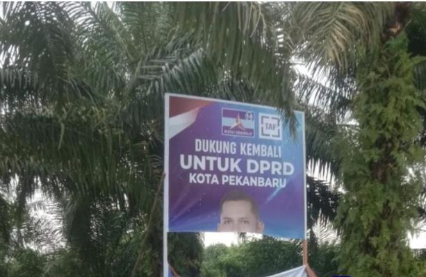 Sejumlah Baliho Caleg Partai Demokrat Kota Pekanbaru Dirusak Orang Tak Dikenal