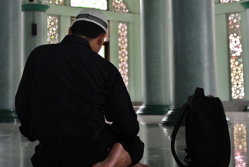 Hukum Baca Shalawat Saat Sholat Menurut Imam Syafii