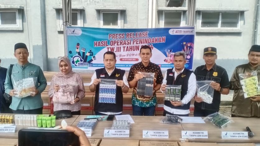 Penjual Kosmetik Ilegal di Pekanbaru Raup Omzet Rp8 Juta per Hari