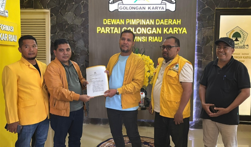 SK Penunjukan Doli Kurnia sebagai Plt Ketua Golkar Riau Diserahkan ke Sekretariat DPD
