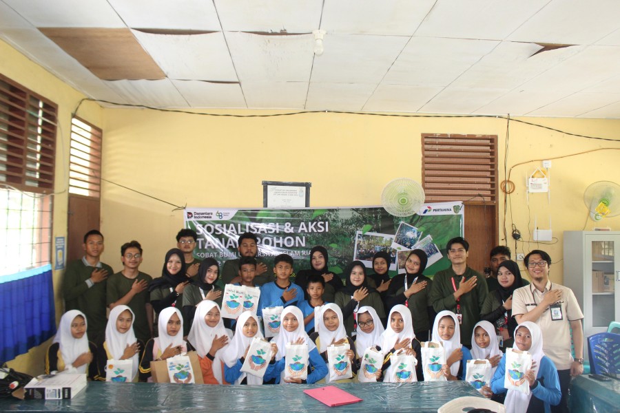 Aksi Sobat Bumi UIR Jilid II Sukses, Edukasi Bencana hingga Tanam 50 Pohon di Siak Hulu