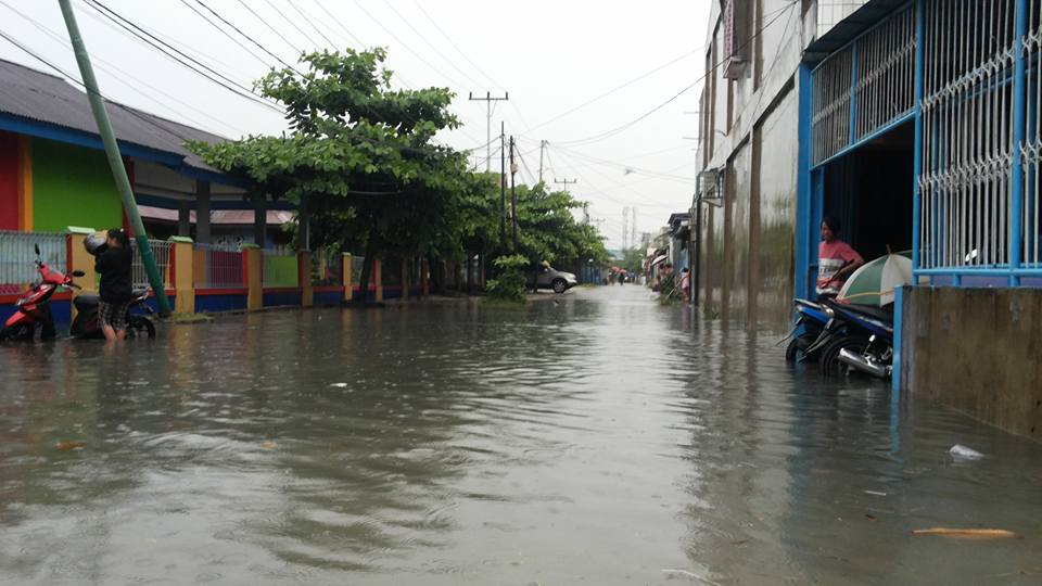 Hujan Lebat , Banjir Genangi Sejumlah Lokasi Di Pekanbaru