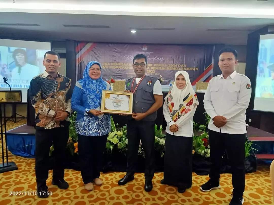 KPU Kampar Raih Penghargaan Terbaik I Dari KPU Riau