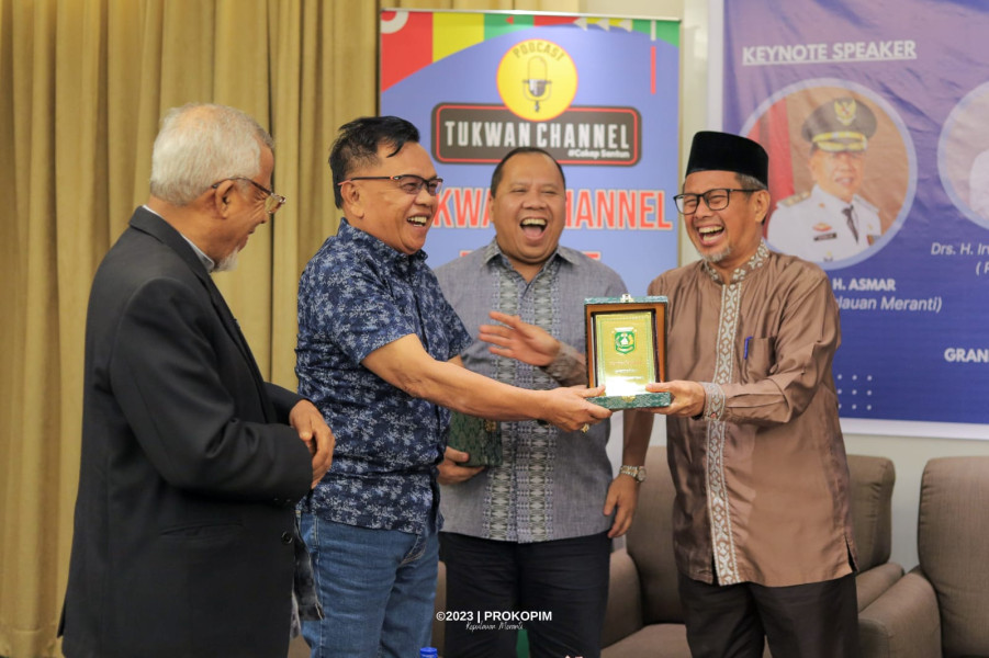Jadi Pembicara Kunci Dialog Tukwan Channel, Plt Bupati Asmar Ajak Seluruh Elemen Memajukan Meranti.