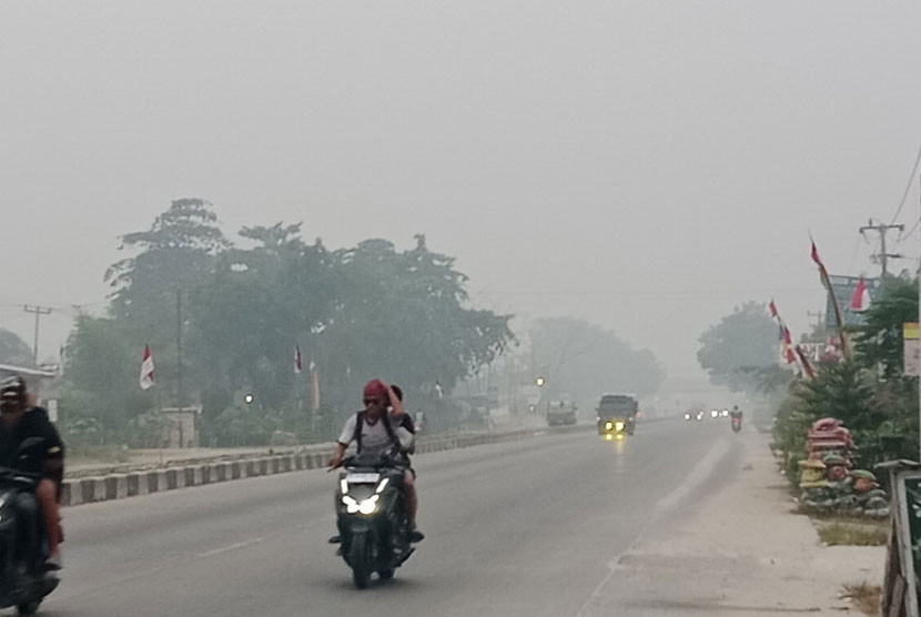 Warga Menderita Akibat Asap Karhutla Makin Banyak, di Pekanbaru Kasus ISPA Tembus 4.987 Orang