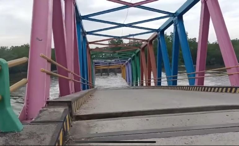 Pemprov Riau Mulai Bangun Jembatan Perawang yang Roboh di Meranti