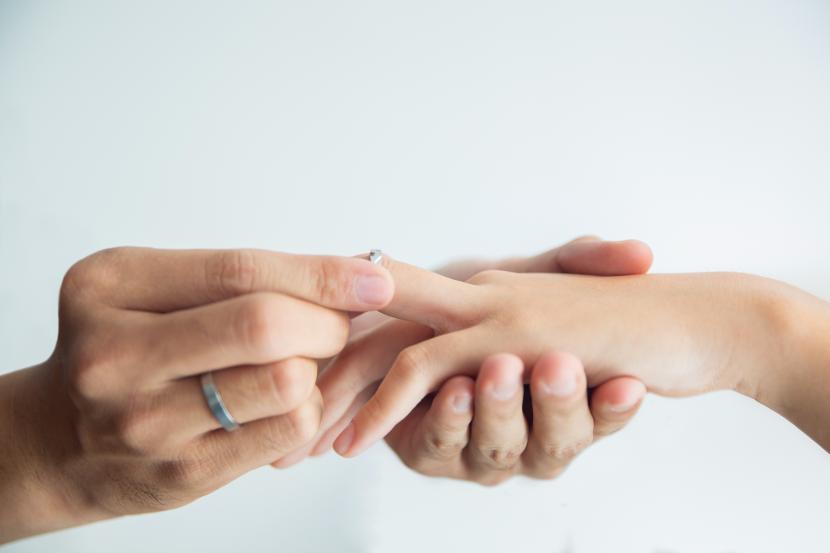 Larangan Hubungan di Luar Nikah Diabadikan dengan 'Jangan Dekati', Ini Dampak Psikisnya