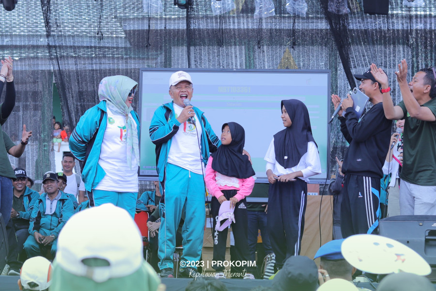 Puluhan Ribu Masyarakat Ramaikan Jalan Santai Hari Jadi Kepulauan Meranti ke-15