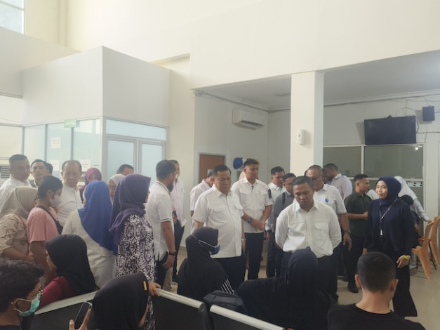 Gubri Abdul Wahid Sidak RSUD Arifin Achmad Riau, Minta Pelayanan Diperpendek