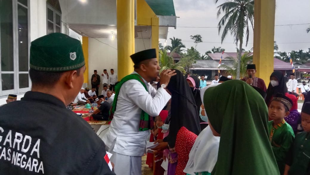 Bupati HM di Sambut Warga Desa Tanjung Samak Dalam Safari Ramadhan di Masjid Al-Islah
