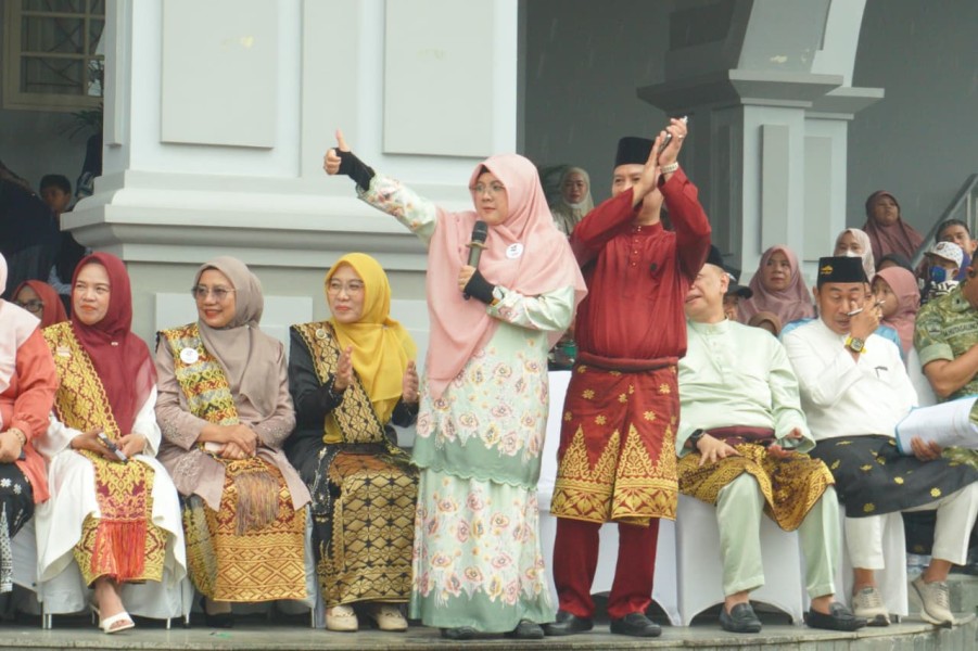 Perdana, 41 Perangkat Daerah Tampilkan Wajah Pelayanan Di Pawai HUT ke-27 Kabupaten Siak
