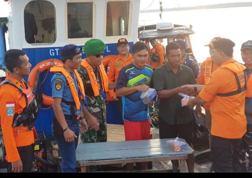 Sosialisasi selamat berlayar dan berbagi takjil Ramadhan di perairan Meranti.