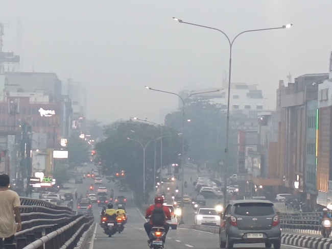 Sudah Dua Pesawat Gagal Mendarat di Pekanbaru Akibat Kabut Asap