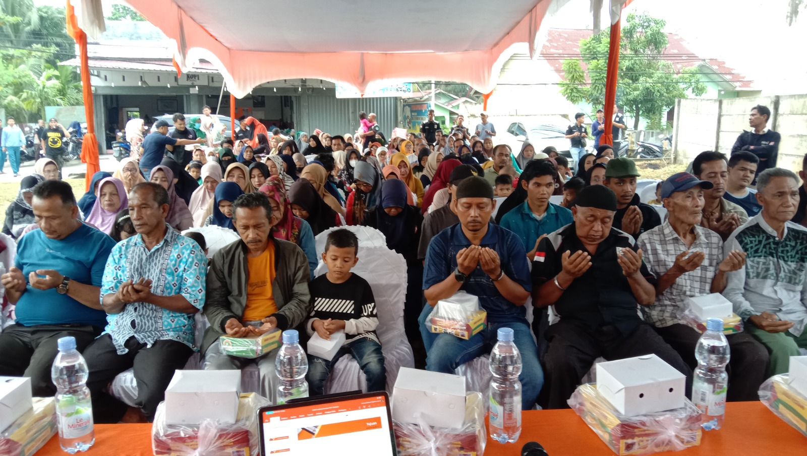 https://acuannews.com/a450d92cb6be01b3b3669c18bfca7901/content_upload/images/Ketua%20DPRD%20Kota%20Pekanbaru%20Muhammad%20Sabarudi%20sedang%20menyapa%20masyarakata%20yang%20hadir%20dalam%20kegiatan.jpg
