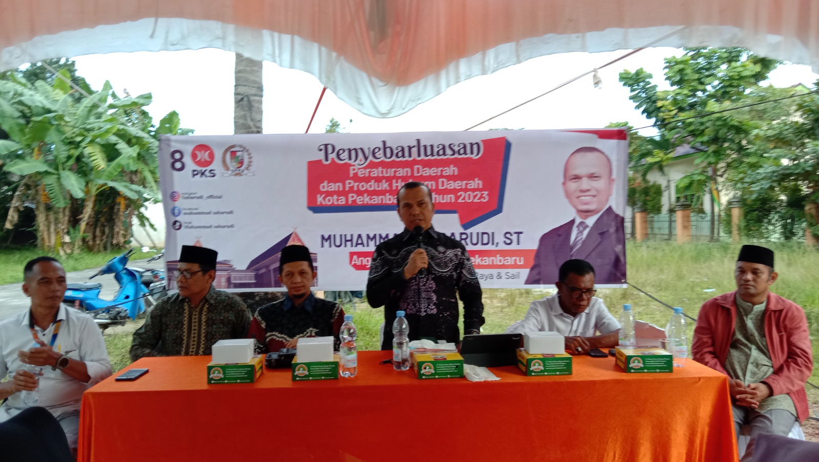 https://acuannews.com/a450d92cb6be01b3b3669c18bfca7901/content_upload/images/Ketua%20DPRD%20Kota%20Pekanbaru%20M%20Sabarudi%20saat%20menyampaikan%20perda%20yang%20akan%20disosialisasikan.jpg